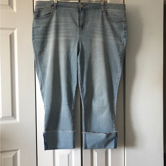 Women’s Plus 1822 Bleach Light Denim Cropped Fold Up Hem Jeans Sz 22W High Rise - Picture 1 of 7